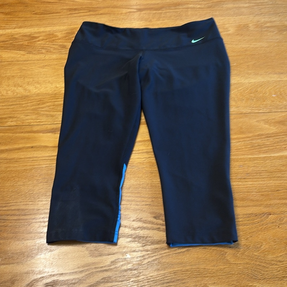 Nike Women’s Black and Blue Leggings with Light Blue Short Sleeve Top - Picture 9 of 11